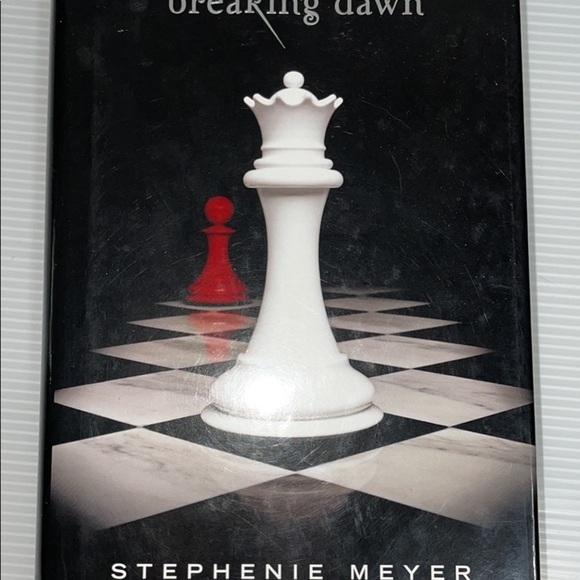 First Edition hardcover Breaking Dawn book written by Stephanie Meyer - Picture 3 of 10